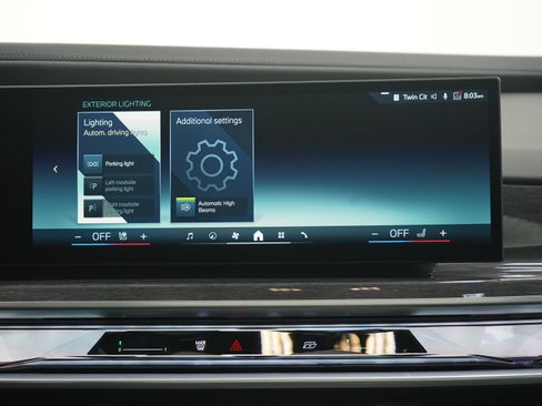 Used 2025 BMW 740i xDrive AWD/4WD image 18