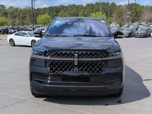 Used 2025 Lincoln Navigator L Reserve w/ Jet Appearance Package image 3