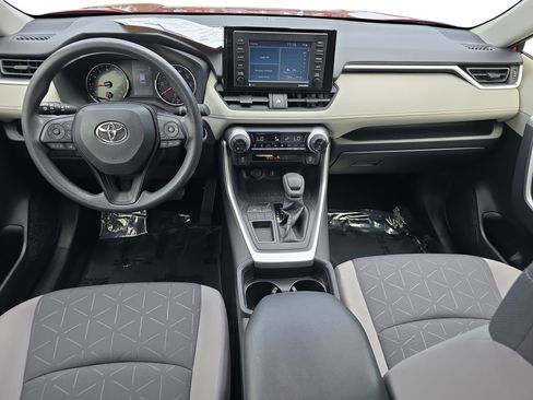 Used 2020 Toyota RAV4 XLE w/ Convenience Package FWD image 9