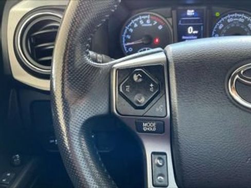 Used 2021 Toyota Tacoma TRD Off-Road w/ TRD Premium Off Road Package AWD/4WD image 22