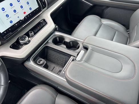 Certified 2025 Ford Expedition Active AWD/4WD image 34