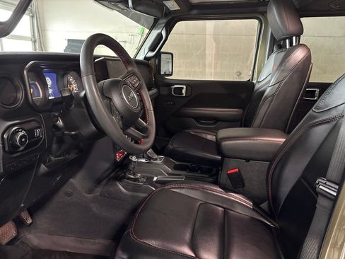 Used 2025 Jeep Wrangler Unlimited Rubicon AWD/4WD image 10