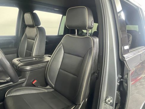 Used 2022 GMC Yukon XL SLT w/ SLT Premium Package image 23