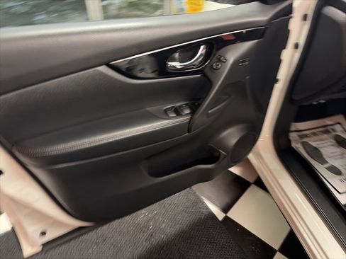 Used 2021 Nissan Rogue Sport SL w/ Premium Package image 16