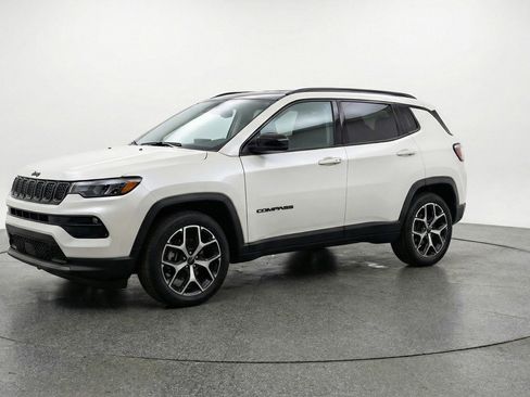 Used 2025 Jeep Compass Limited AWD/4WD image 3