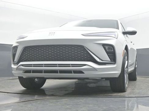 Used 2024 Buick Envista Avenir image 46