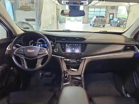 Used 2019 Cadillac XT5 Premium Luxury w/ LPO, Black Ice Package AWD/4WD image 2