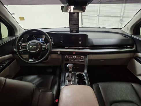 Used 2022 Kia Carnival LX image 21