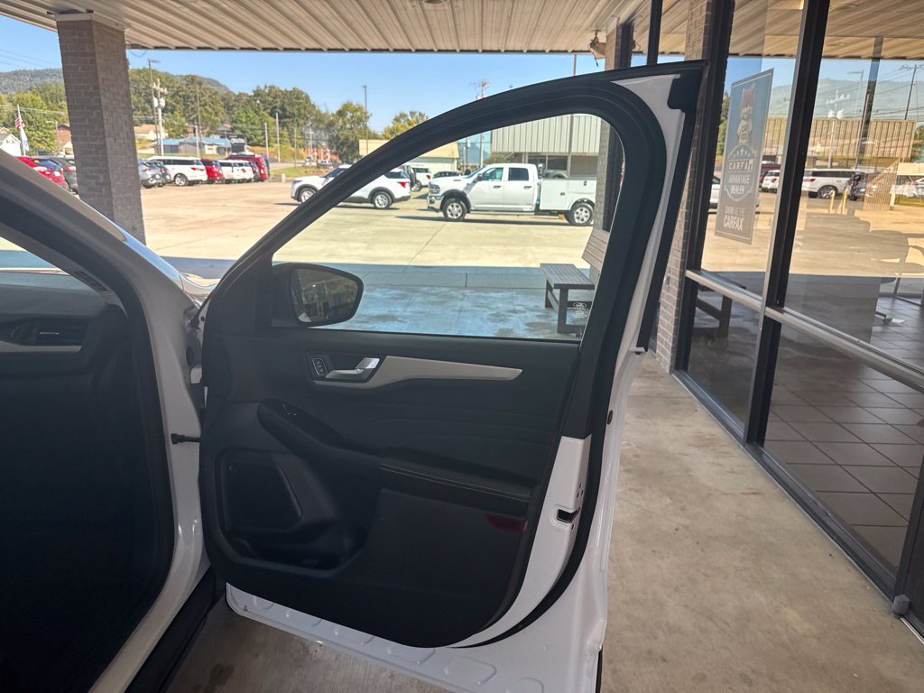 Certified 2021 Ford Escape SE w/ SE Sport Appearance Package FWD image 20