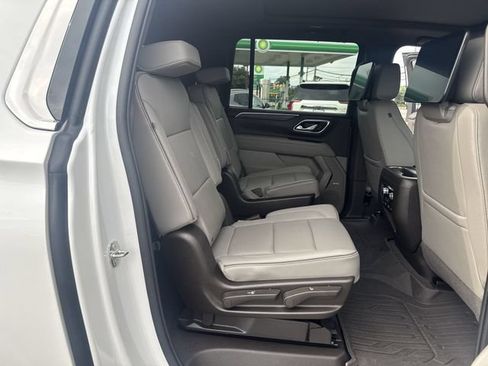 Used 2023 GMC Yukon XL SLT w/ SLT Premium Package AWD/4WD image 27