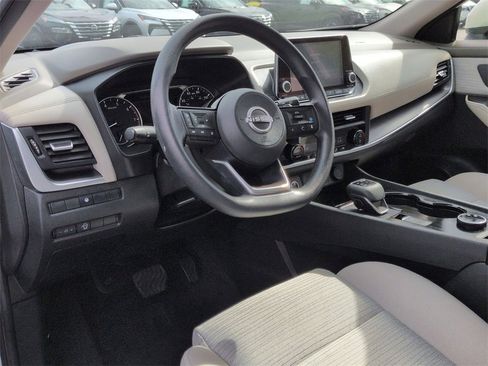 Used 2023 Nissan Rogue SV image 9