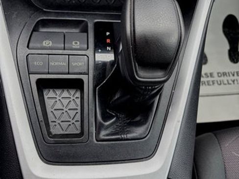 Used 2019 Toyota RAV4 XLE FWD image 26