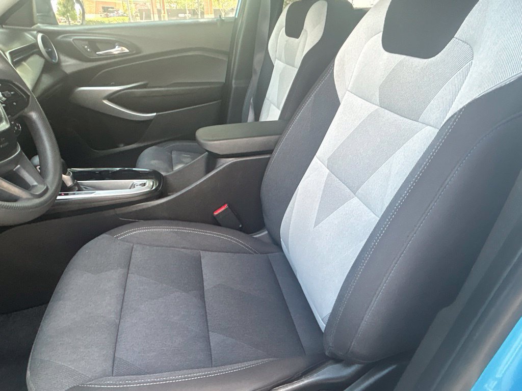Used 2025 Chevrolet Trax LS FWD image 18