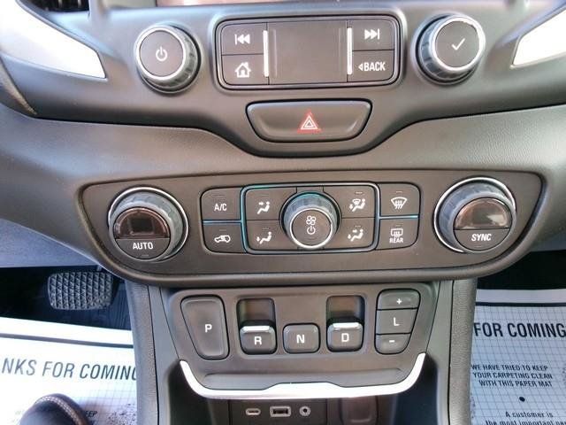 Used 2020 GMC Terrain Denali w/ GMC Pro Grade Package AWD/4WD image 13