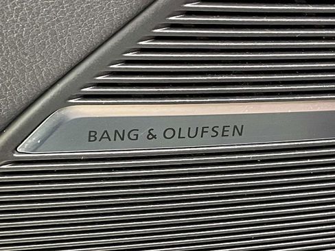 Used 2020 Audi Q8 Prestige w/ Prestige Package image 37