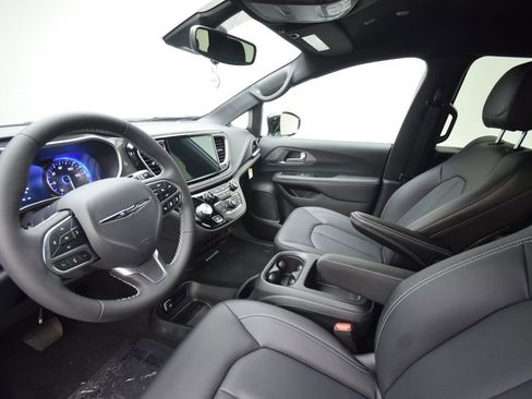 New 2026 Chrysler Pacifica Select image 31