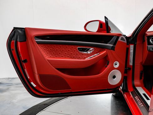 Used 2022 Bentley Continental GT image 91