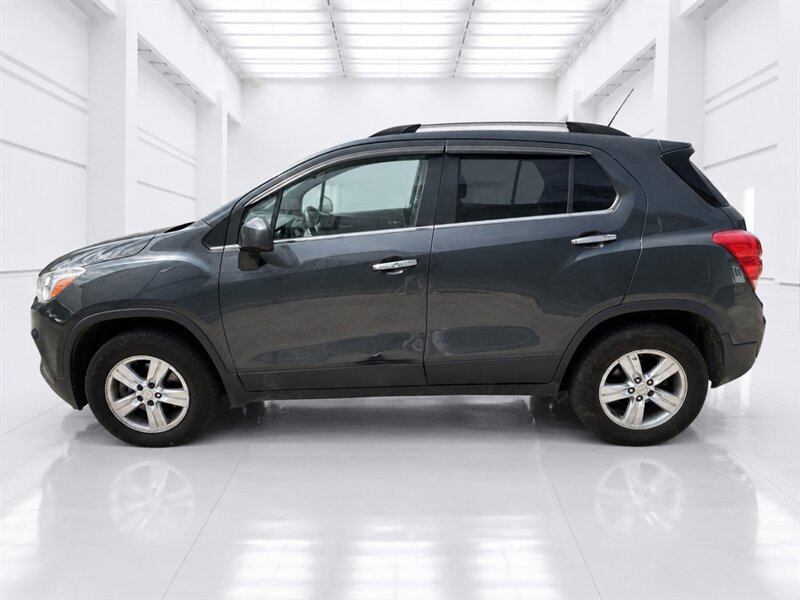 Used 2017 Chevrolet Trax LT w/ LT Convenience Package AWD/4WD image 5