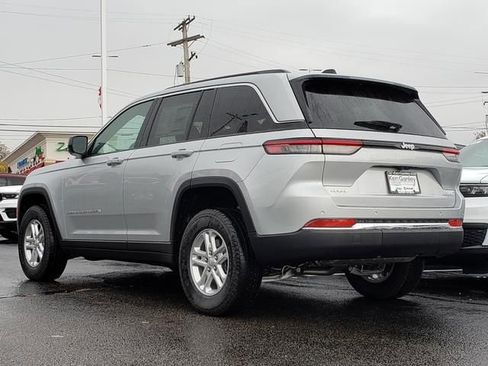 New 2025 Jeep Grand Cherokee Laredo image 3