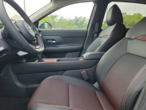 New 2026 Nissan Kicks SR AWD/4WD image 24
