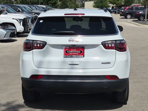 Used 2022 Jeep Compass Latitude FWD image 4
