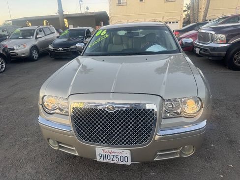 Used 2006 Chrysler 300 C w/ Sound Group II RWD image 3