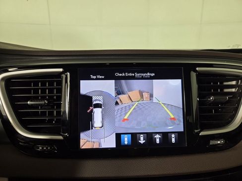 Certified 2020 Chrysler Pacifica Touring w/ Advanced Safetytec Group image 18