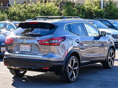 Used 2022 Nissan Rogue Sport SL image 4