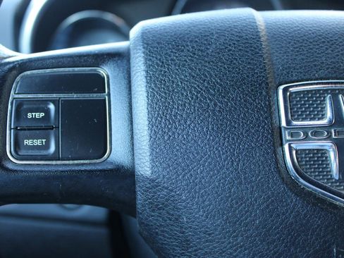 Used 2014 Dodge Avenger SE image 17