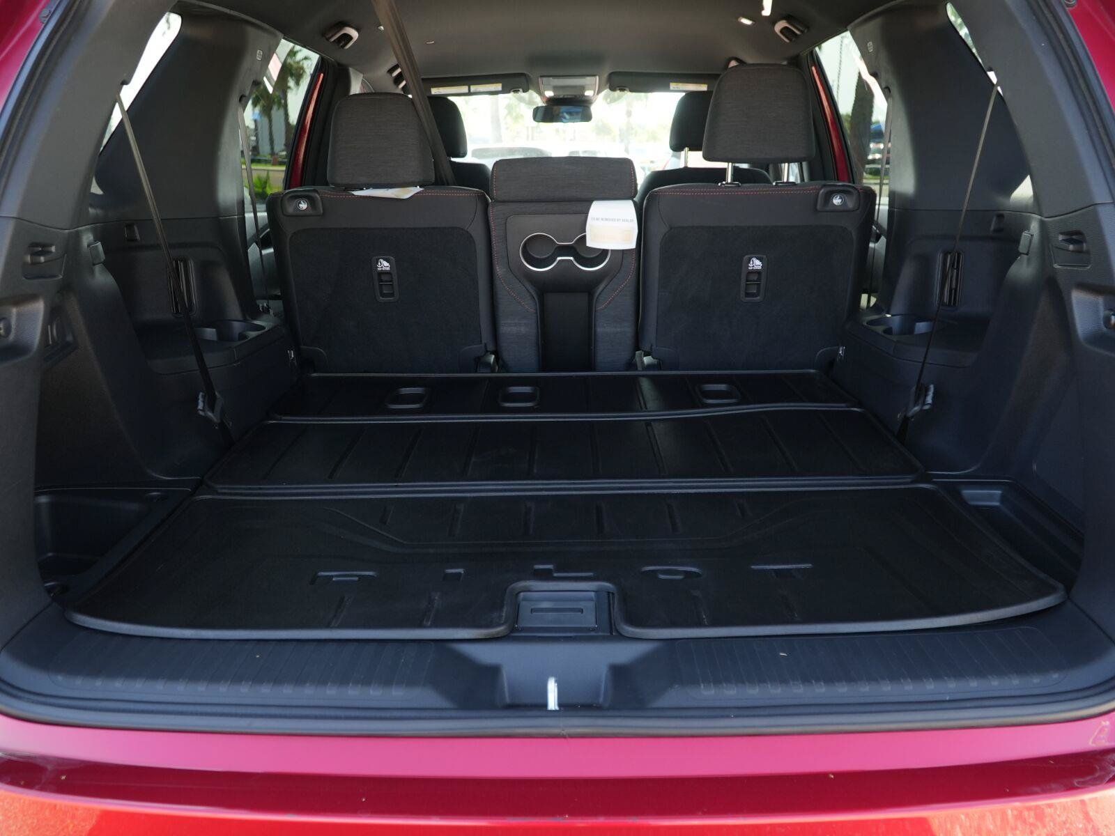 Used 2025 Honda Pilot Sport image 8
