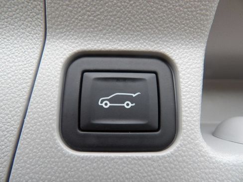 Used 2023 GMC Acadia SLT w/ Technology Package FWD image 27