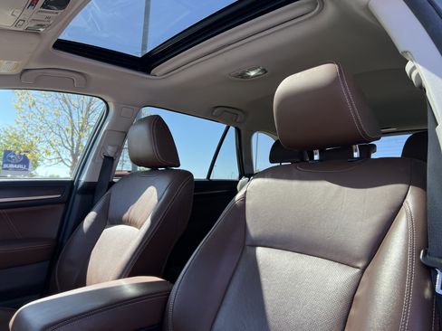 Used 2018 Subaru Outback 3.6R Touring w/ Popular Package #3 AWD/4WD image 25