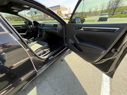 Used 2018 Volkswagen Passat 3.6 image 10