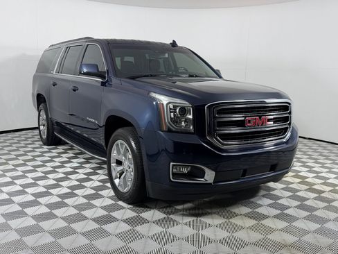 Used 2019 GMC Yukon XL SLE w/ SLE Value Package AWD/4WD image 3