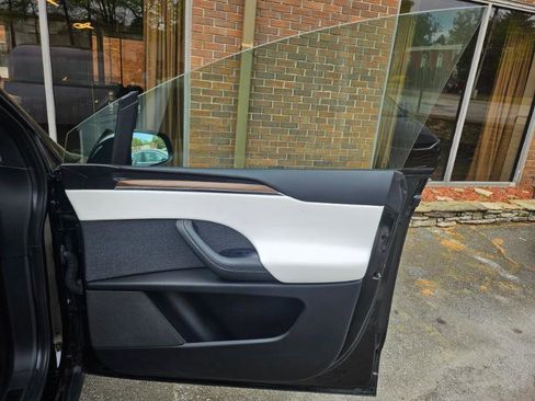 Used 2023 Tesla Model X image 59