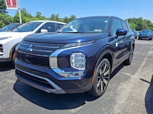 New 2025 Mitsubishi Outlander SE image 2