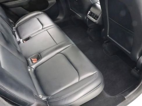Used 2023 Tesla Model Y Long Range AWD/4WD image 31