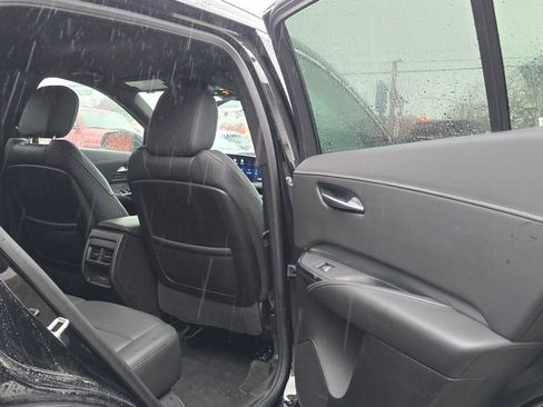 Used 2025 Cadillac XT4 Premium Luxury image 14