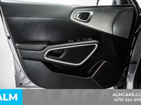 Used 2025 Kia Soul LX w/ LX Technology Package FWD image 38