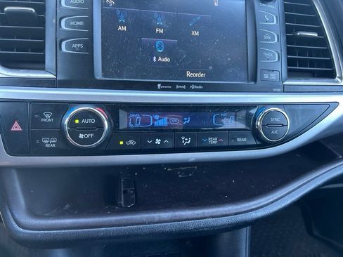 Used 2019 Toyota Highlander XLE AWD/4WD image 29