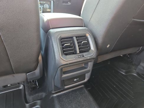 Certified 2024 Volkswagen Taos SE image 8