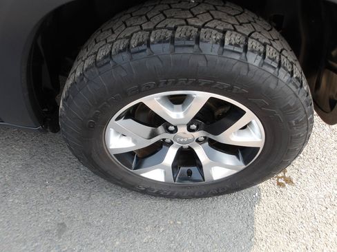 Used 2015 Jeep Cherokee Trailhawk AWD/4WD image 24