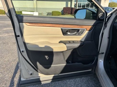 Used 2018 Honda CR-V Touring image 9