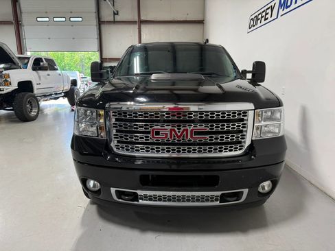 Used 2013 GMC Sierra 2500 Denali w/ Suspension Package, Off-Road AWD/4WD image 9