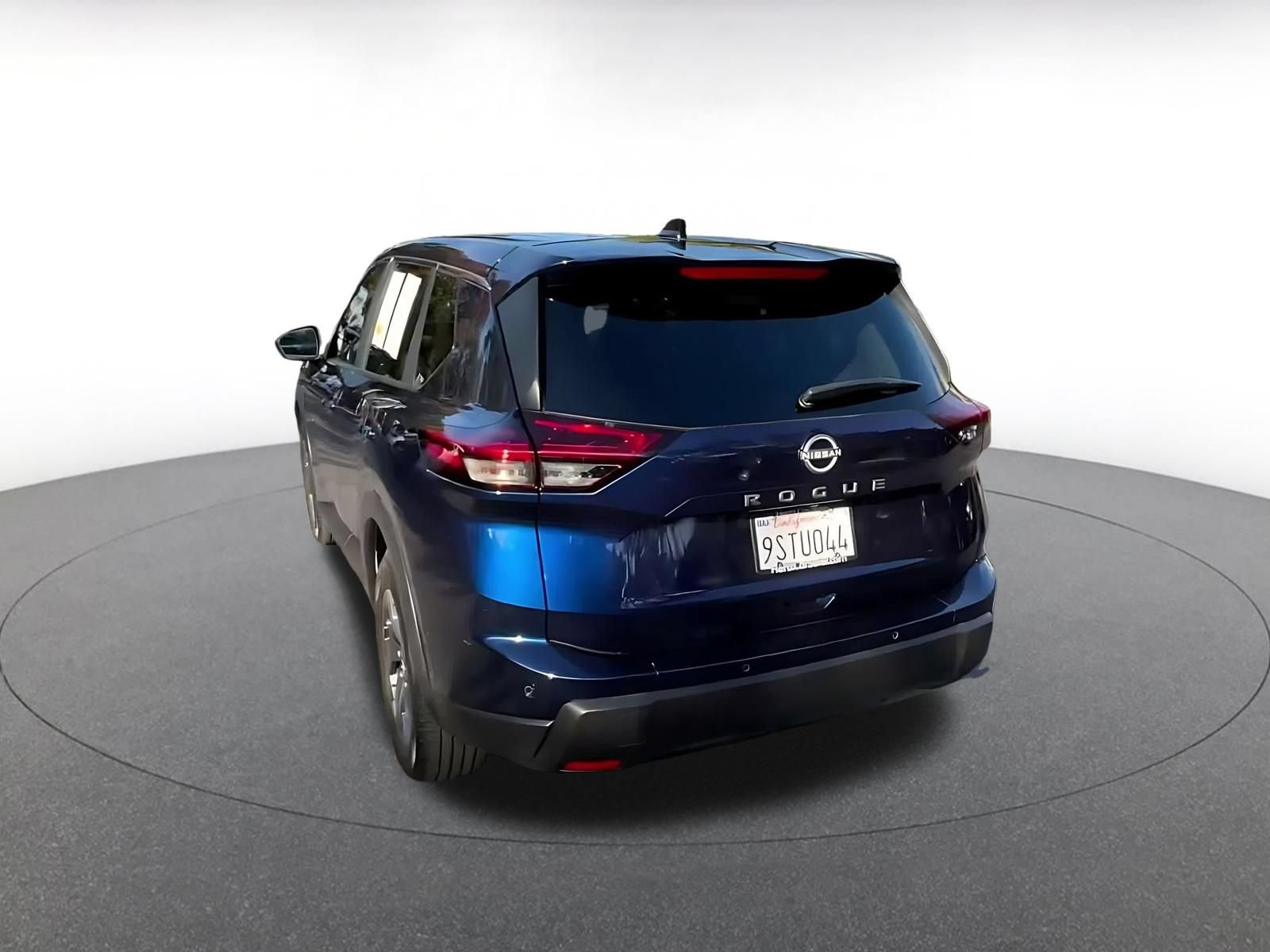 Used 2025 Nissan Rogue SV FWD image 10
