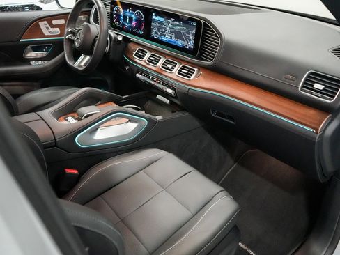 Used 2024 Mercedes-Benz GLS 580 4MATIC image 14