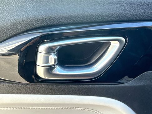 Used 2022 Jeep Compass Limited image 17