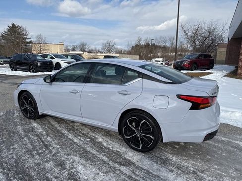 Used 2025 Nissan Altima 2.5 SR image 33