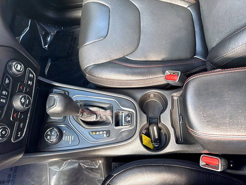 Used 2021 Jeep Cherokee Trailhawk AWD/4WD image 19