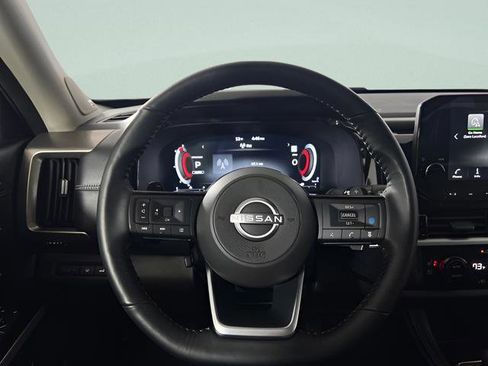 Used 2024 Nissan Pathfinder Platinum image 17